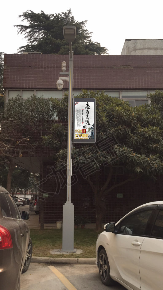鄭州歐麗工業(yè)園采用太龍智顯P4型號(hào)單面LED燈桿屏，完成數(shù)字信息升級(jí)