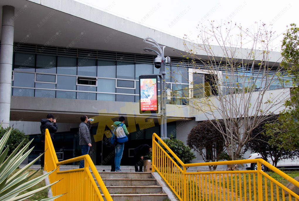 LED燈桿屏-戶外LED顯示屏-太龍智顯-深圳 (1).jpg LED燈桿屏-戶外LED顯示屏-太龍智顯-深圳 (1).jpg