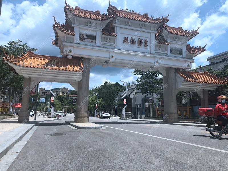 智慧路燈LED燈桿屏-戶外LED信息發(fā)布屏2.jpg 智慧路燈LED燈桿屏-戶外LED信息發(fā)布屏2.jpg