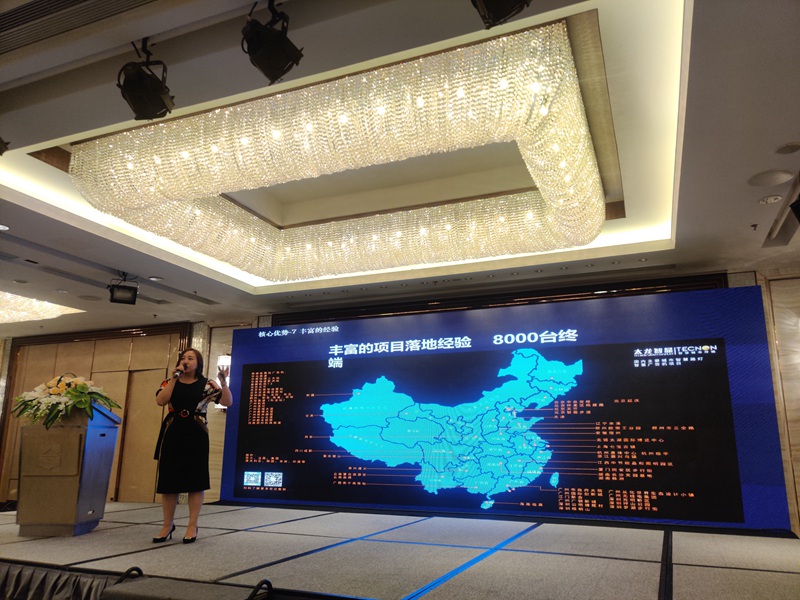 LED燈桿屏智慧路燈LED信息發(fā)布屏8.jpg LED燈桿屏智慧路燈LED信息發(fā)布屏8.jpg