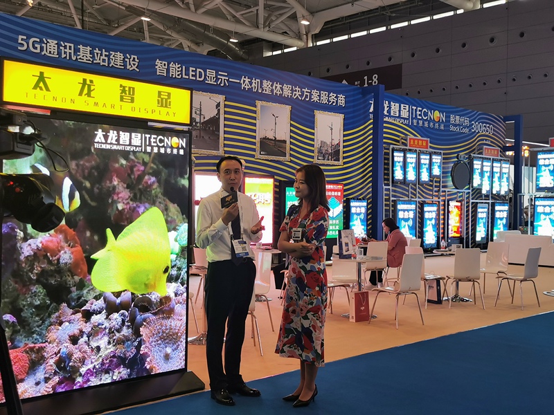 燈桿屏1.jpg 燈桿屏1.jpg