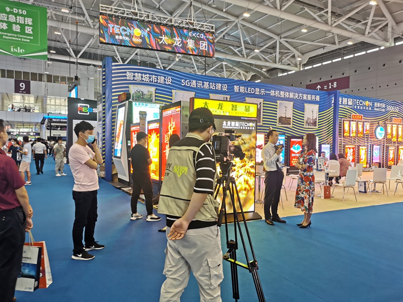 燈桿屏5.jpg 燈桿屏5.jpg