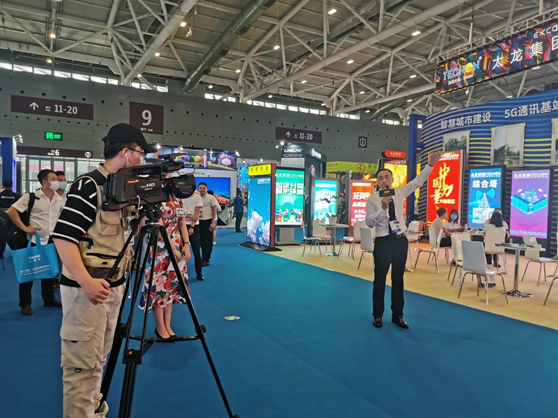 燈桿屏2.jpg 燈桿屏2.jpg