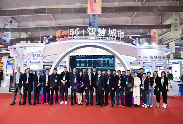 燈桿屏.jpg 燈桿屏.jpg