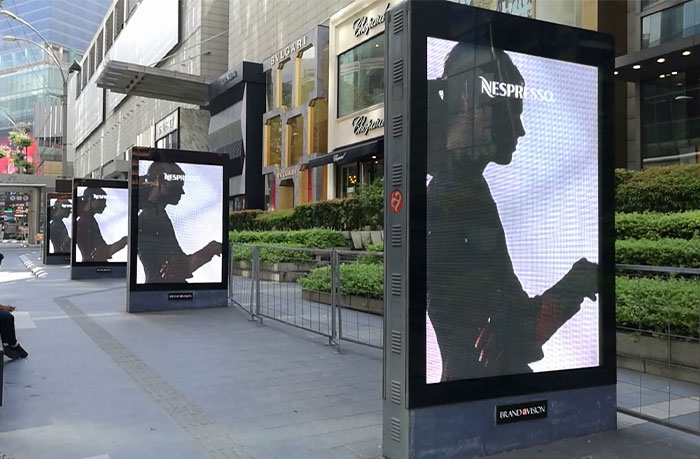 吉隆坡的LED燈桿屏,LED廣告機