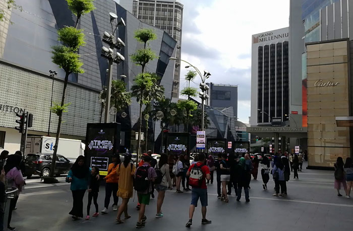 吉隆坡的LED燈桿屏,LED廣告機